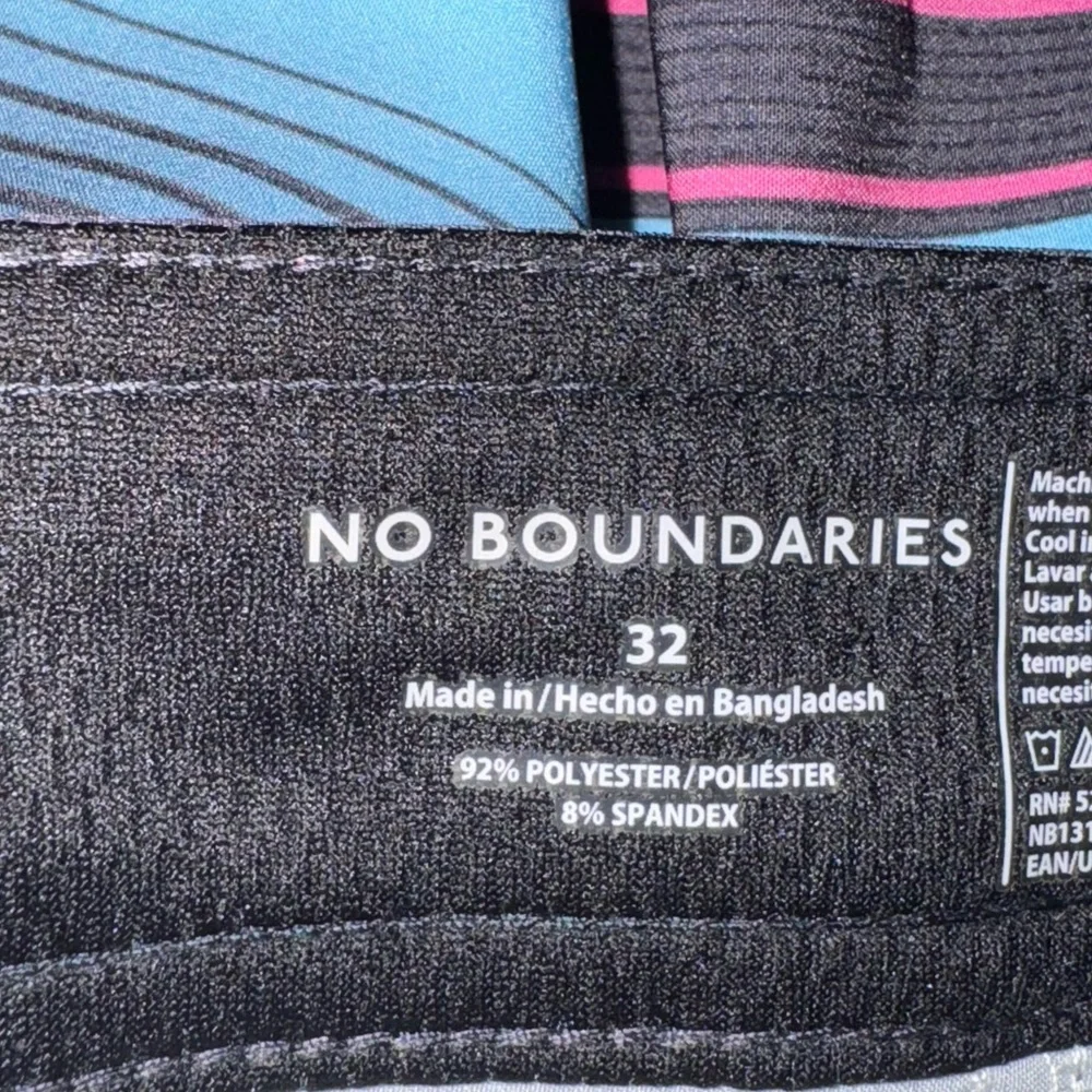 G-147 Men’s No Boundaries NWT Black Pink & Teal‎ Stripe Board Shorts Size 32
